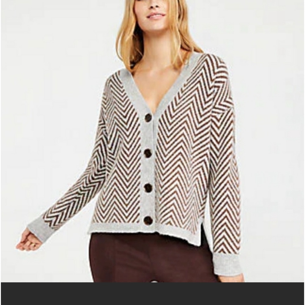 Euc Ann Taylor chevron v gray cozy cardigan l